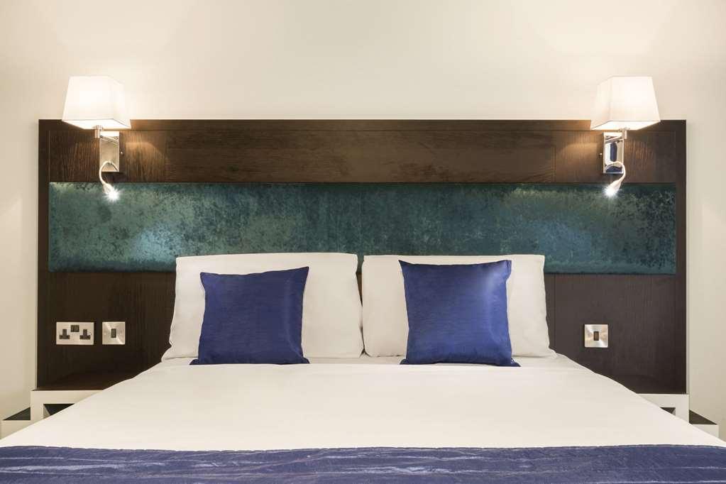 Ramada Oxford Hotel Waterstock Room photo