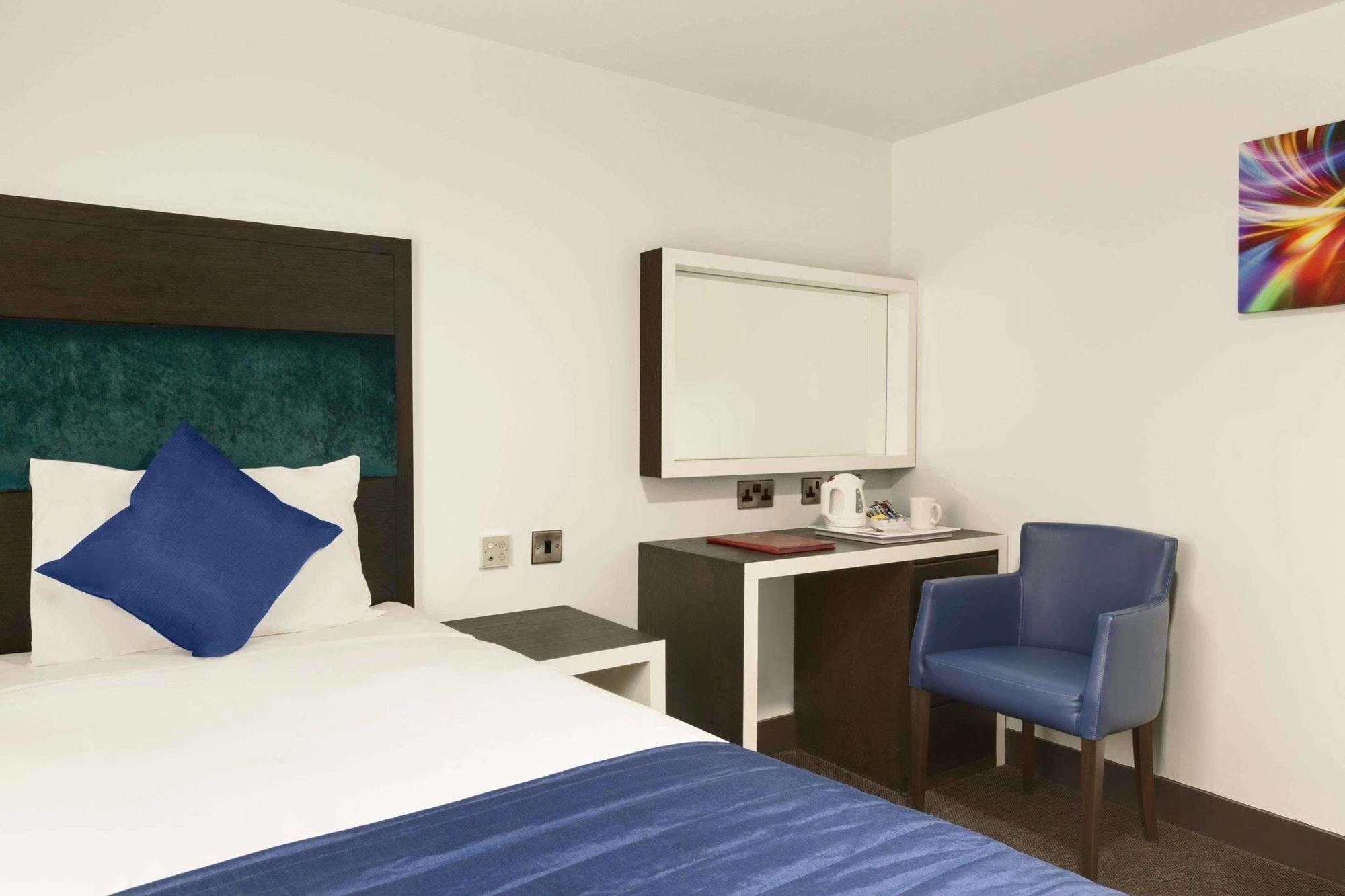 Ramada Oxford Hotel Waterstock Exterior photo