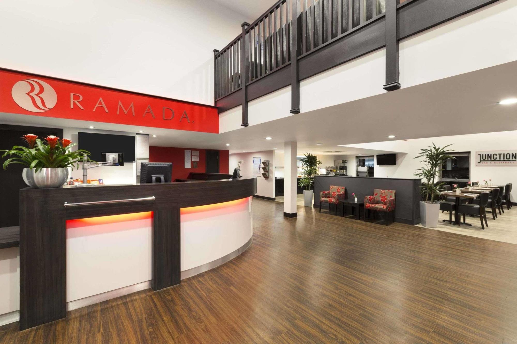 Ramada Oxford Hotel Waterstock Exterior photo